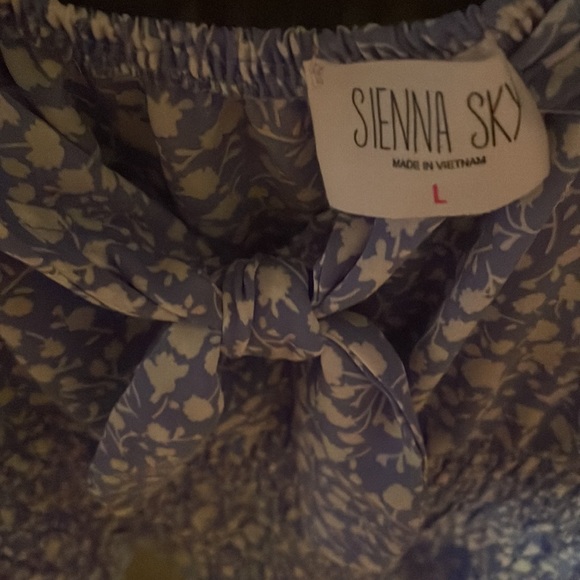 ๐ซSOLD๐ซ Periwinkle Floral Crop Top ๐ - Picture 10 of 15